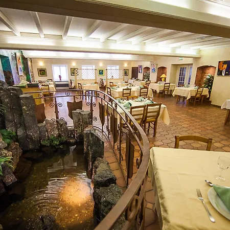 Restaurant Au Pont De Raffiny Otel Saint-Romain (Puy-de-Dome)